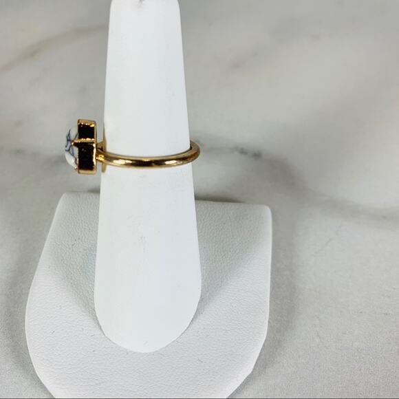 Gold Marbled Black White Triangle Stone Ring Sz 6 - Picture 2 of 4